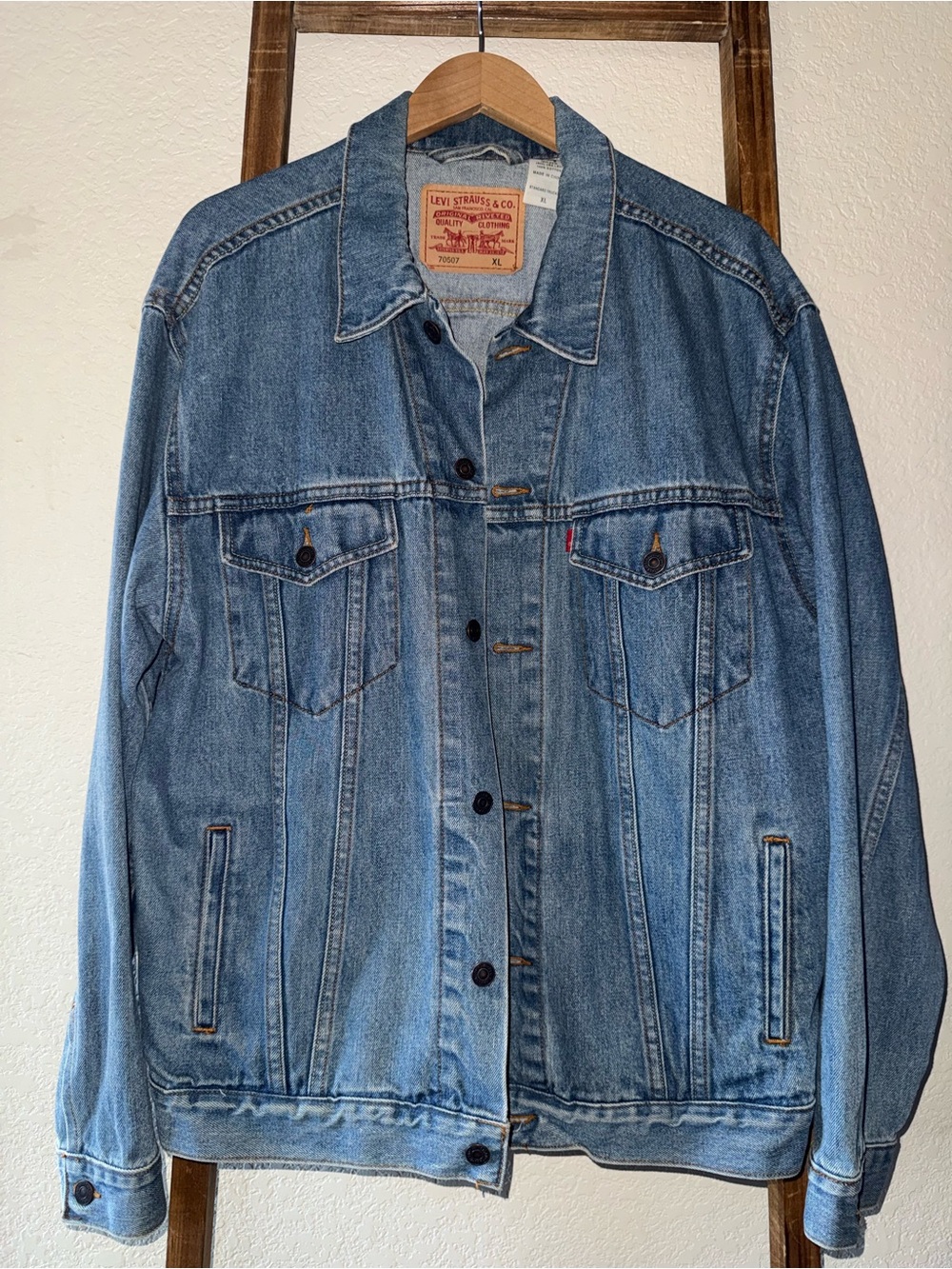Vintage Levi’s Trucker Denim Jacket XL Light Wash Oversized 90s Classic